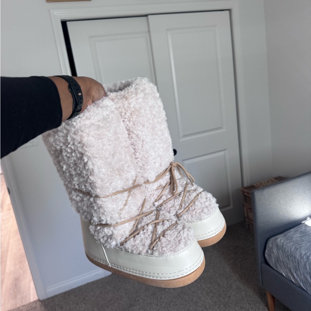 JustFab Shearling Winter Boots in Cream and Tan